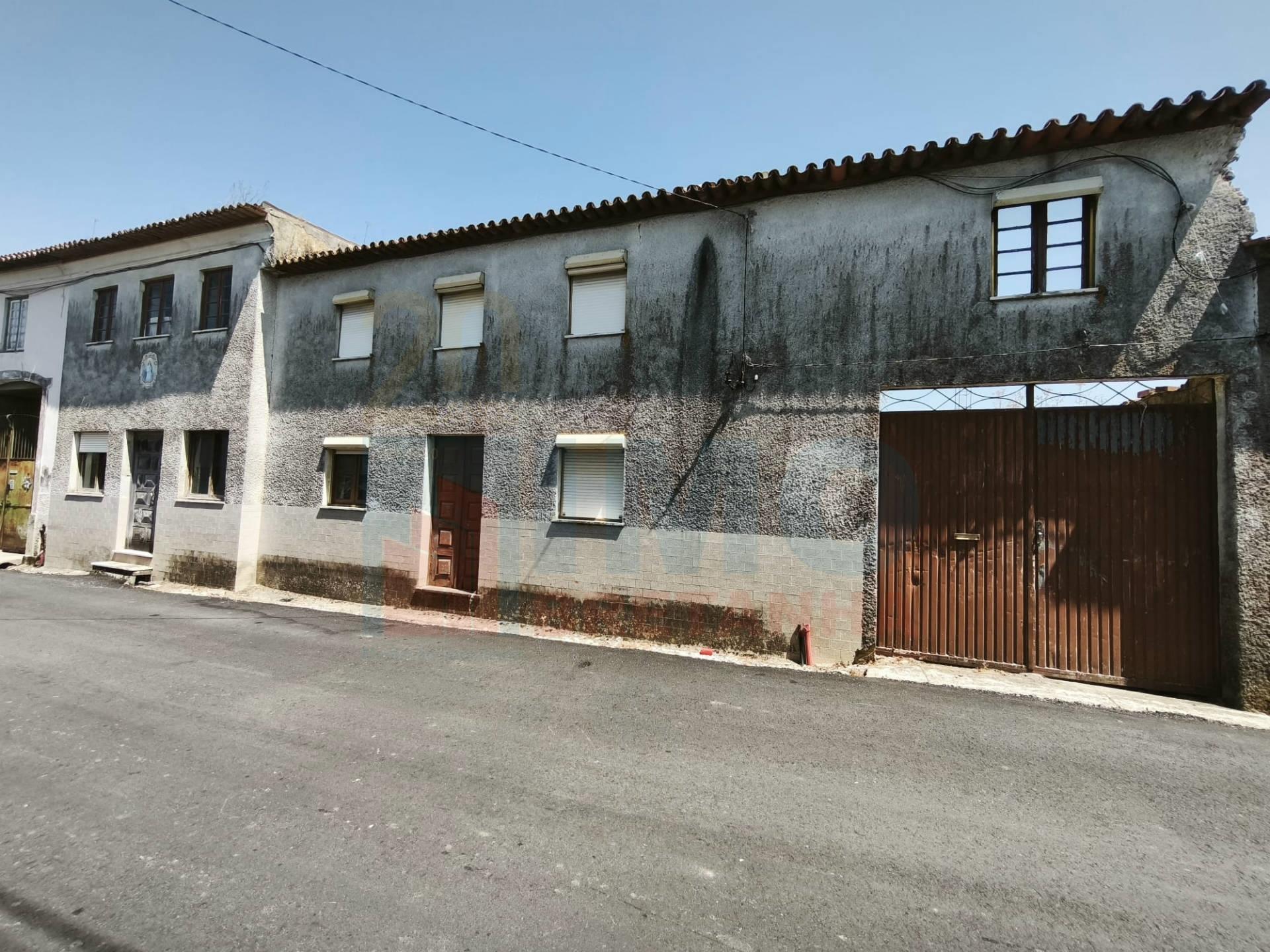 Moradia p/ Reabilitar - Avelãs de Cima
