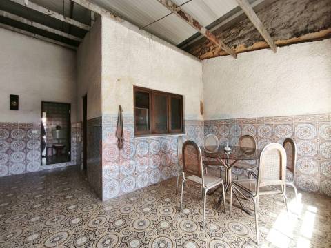 Moradia p/ Reabilitar - Avelãs de Cima