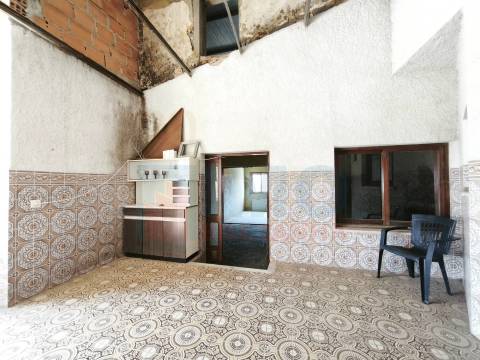 Moradia p/ Reabilitar - Avelãs de Cima