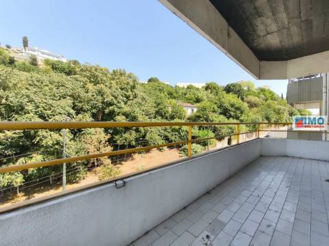 Apartamento T2 - Junto aos Terraços do Rio - Coimbra