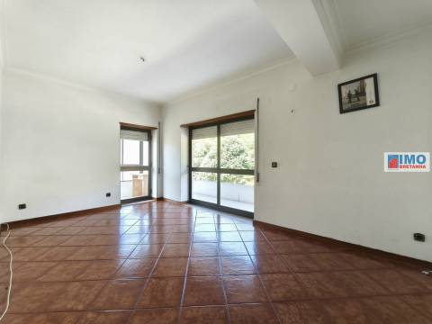 Apartamento T2 - Junto aos Terraços do Rio - Coimbra