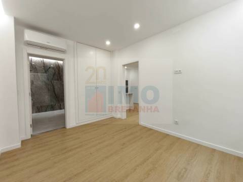 T1 Luxo c/ Terraço e Garagem - Santa Clara