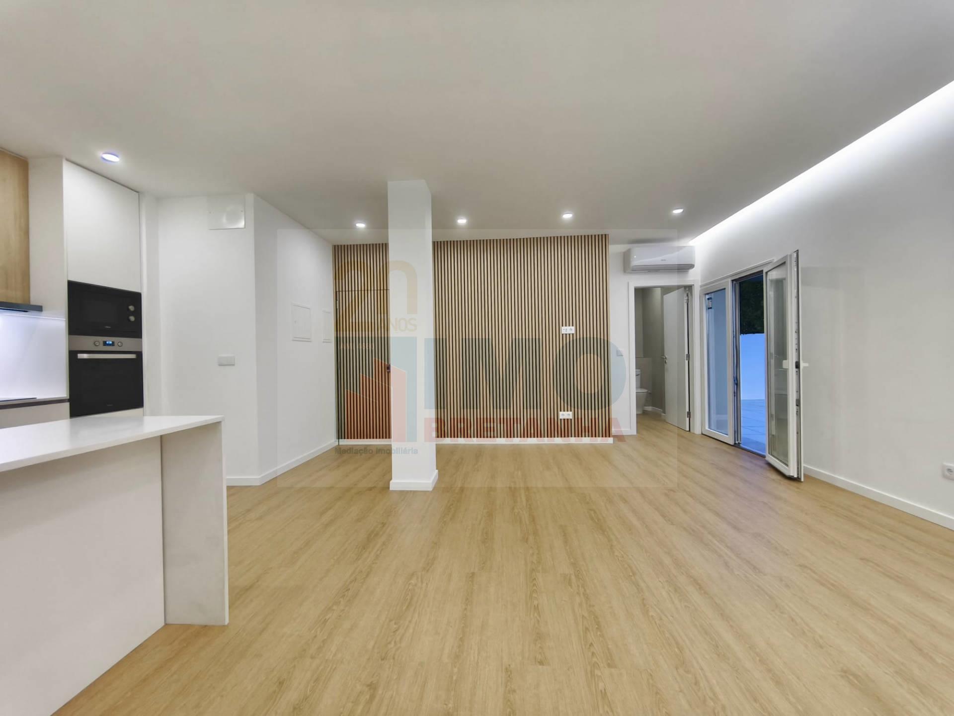 T1 Luxo c/ Terraço e Garagem - Santa Clara