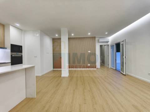 T1 Luxo c/ Terraço e Garagem - Santa Clara