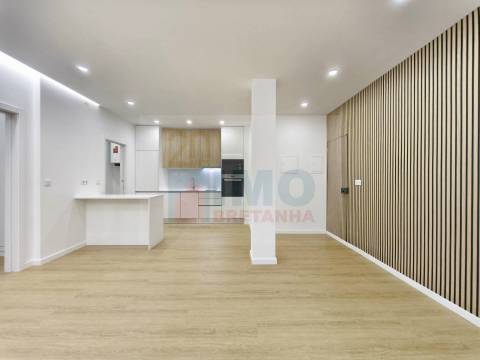 T1 Luxo c/ Terraço e Garagem - Santa Clara