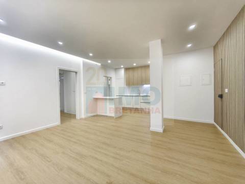 T1 Luxo c/ Terraço e Garagem - Santa Clara