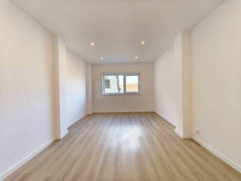 T1 + Estúdio + Garagem - Santa Clara - Coimbra