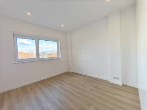 T1 + Estúdio + Garagem - Santa Clara - Coimbra