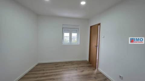 Moradia V2  Renovada - Castelo Branco