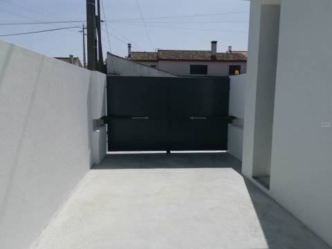 Moradia V4 Isolada - Terrea - Redondos / Fernão Ferro
