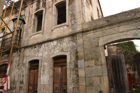 Moradia p/ Recuperar - Centro do Teixoso