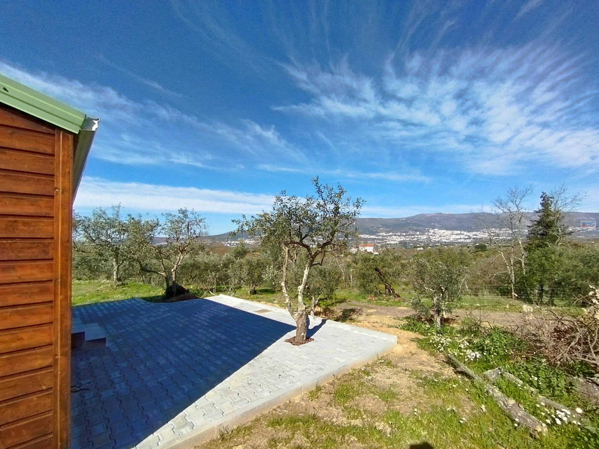 Terreno c/ Moradia Amovível - Monte Serrano