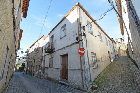 Edifício p/ Renovar - c/ 3 Frações Independentes