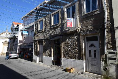 Moradia V2 c/ Comércio - Vila de Caria