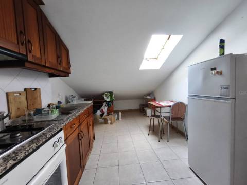 T3 Duplex c/ Garagem - perto do Hospital dos Covões