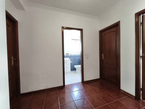 T3 Duplex c/ Garagem - perto do Hospital dos Covões