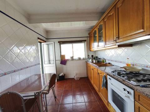 T3 Duplex c/ Garagem - perto do Hospital dos Covões