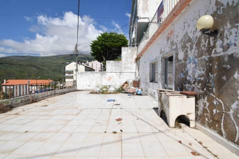 Investimento - Edifício c/ 2 Apartamentos T2 e espaço comercial - Covilhã