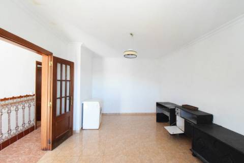 Investimento - Edifício c/ 2 Apartamentos T2 e espaço comercial - Covilhã