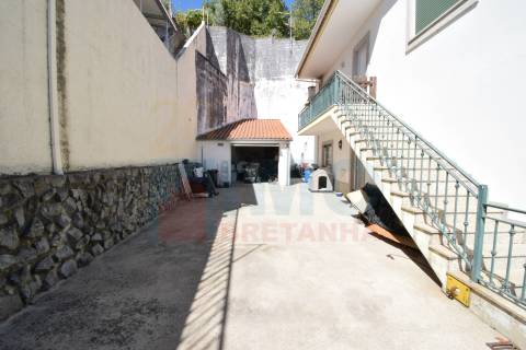 Andar Moradia V3 c/ Terraço e Garagem - Penedos Altos