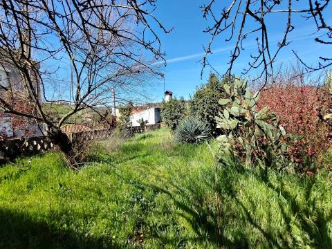 Moradia V7 de 3 pisos c/ Quintal – Peso - a 15 min. da Covilhã