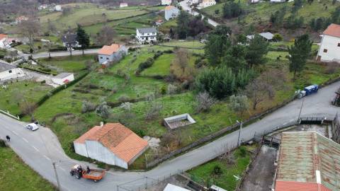Terreno Urbano p/ Investimento – Unhais da Serra - Possível Construção de 6 Moradias