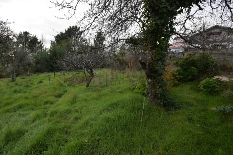 Terreno Urbano p/ Investimento – Unhais da Serra - Possível Construção de 6 Moradias