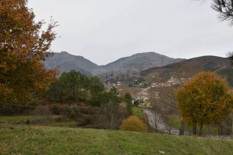 Terreno Urbano p/ Investimento – Unhais da Serra - Possível Construção de 6 Moradias