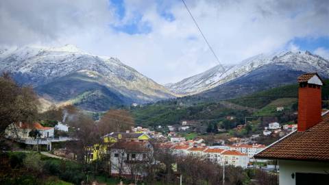 Terreno Urbano p/ Investimento – Unhais da Serra - Possível Construção de 6 Moradias
