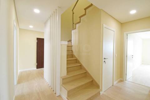T3 Duplex c/ Terraço - NOVO - Zona Baixa da Covilhã