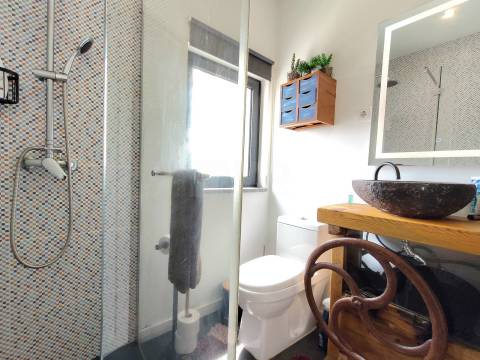 Moradia T1 Duplex Renovada c/ Quintal / Jardim / Piscina