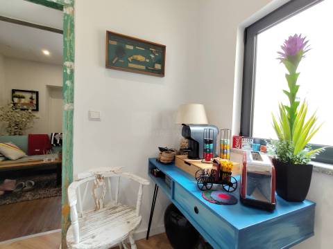 Moradia T1 Duplex Renovada c/ Quintal / Jardim / Piscina