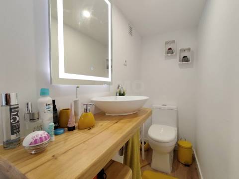 Moradia T1 Duplex Renovada c/ Quintal / Jardim / Piscina