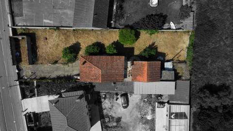 Duas Moradias em Terreno Urbano de 1.000 m² - centro da Lousã