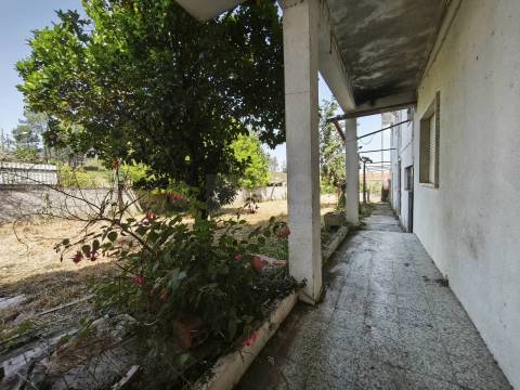 Duas Moradias em Terreno Urbano de 1.000 m² - centro da Lousã