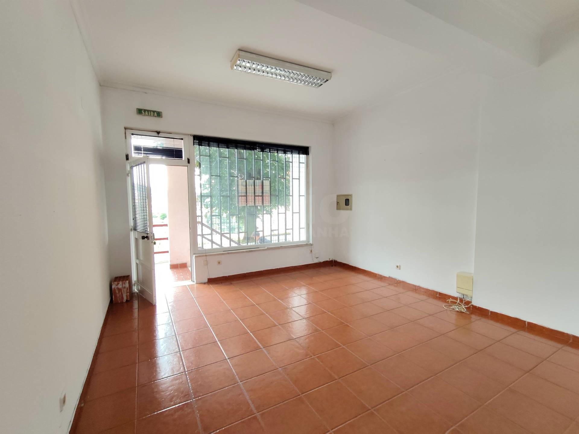Loja - Centro da Covilhã - Ideal p/ Transformar em Habitação