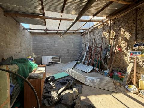Oportunidade Única na Póvoa de Rio Moinhos: O Espaço que se Adapta aos Seus Sonhos 🏡