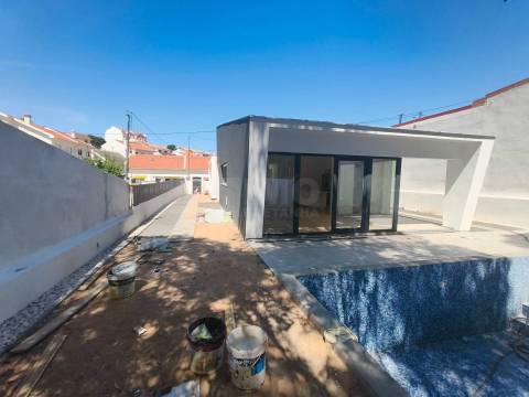 Moradia V3 c/ Piscina - Sobreda - Almada