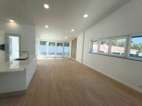 Moradia V3 c/ Piscina - Sobreda - Almada