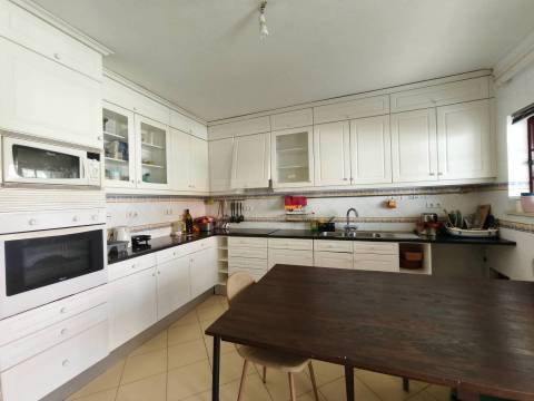 Moradia T6+3 c/ Piscina e Garagem - Coimbra