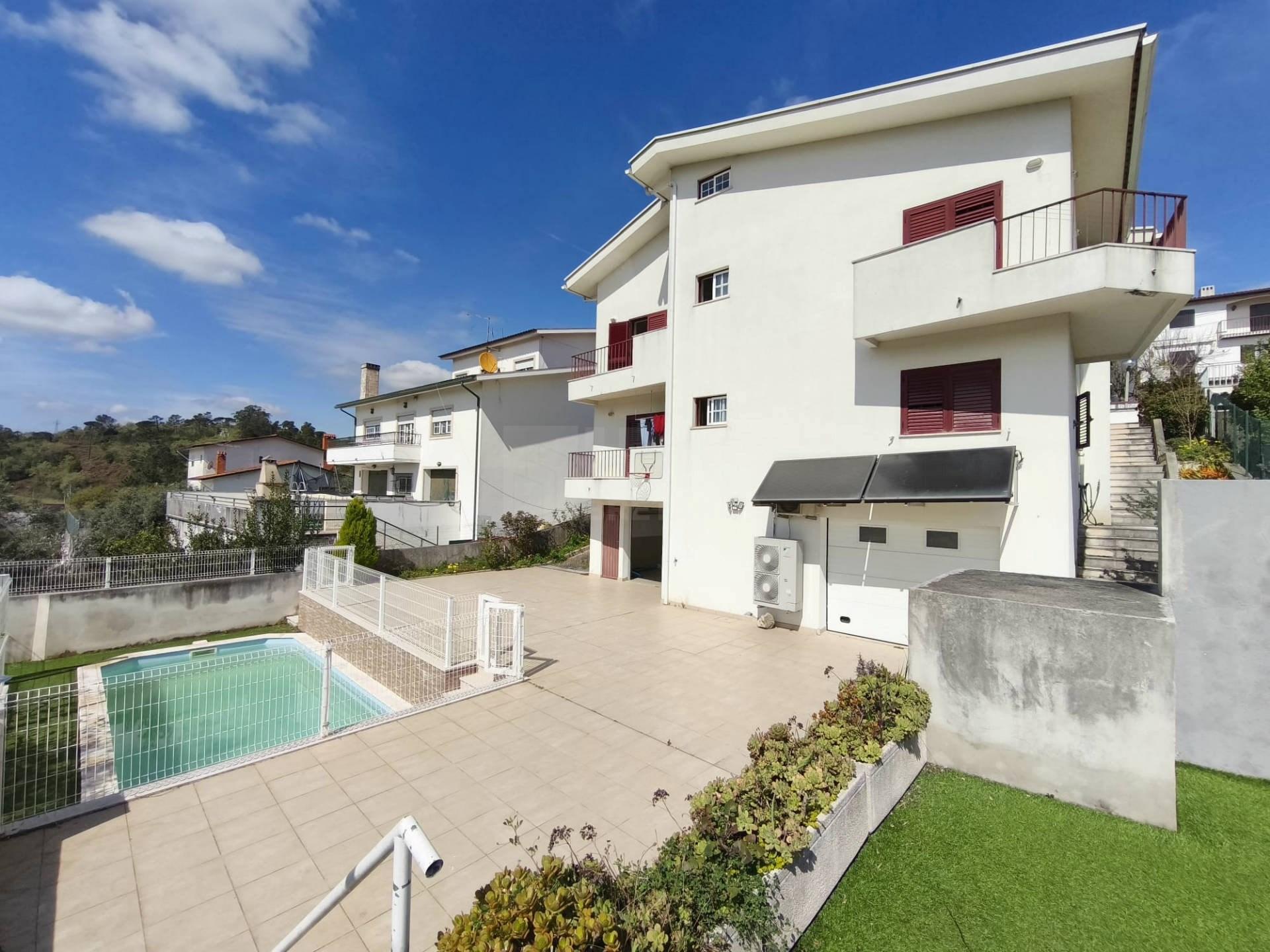 Moradia T6+3 c/ Piscina e Garagem - Coimbra