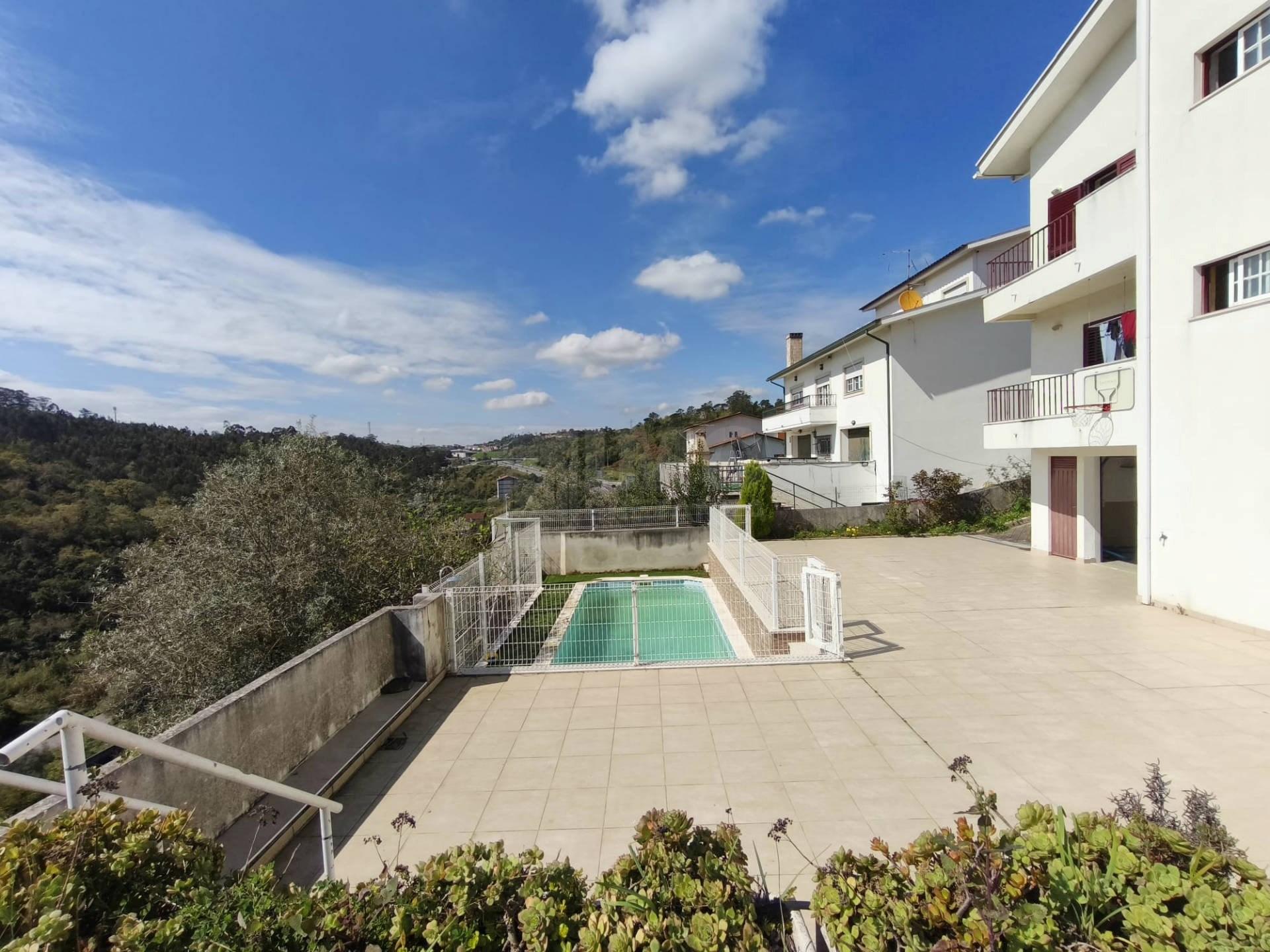Moradia T6+3 c/ Piscina e Garagem - Coimbra