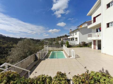 Moradia T6+3 c/ Piscina e Garagem - Coimbra