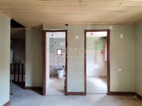 Moradia V3 - p/ Renovar - Centro do Teixoso