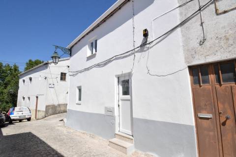 Moradia T3 Remodelada - Centro da Boidobra - Covilhã