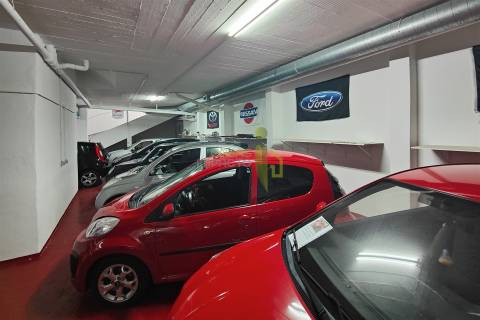 Vende-se Garagem em Rio de Mouro com 200m2