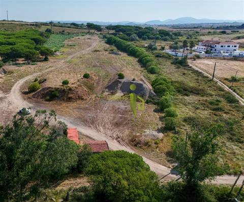 Terreno Rústico com 15.240m2, para venda na Terrugem
