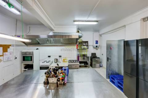 Trespasse de Empresa Alimentar Rentável em Funcionamento – Totalmente Equipada