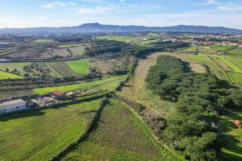 Terreno Rústico com  7.120 m² em Sintra