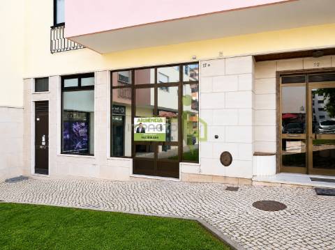 Loja  Arrendamento em Alfragide,Amadora